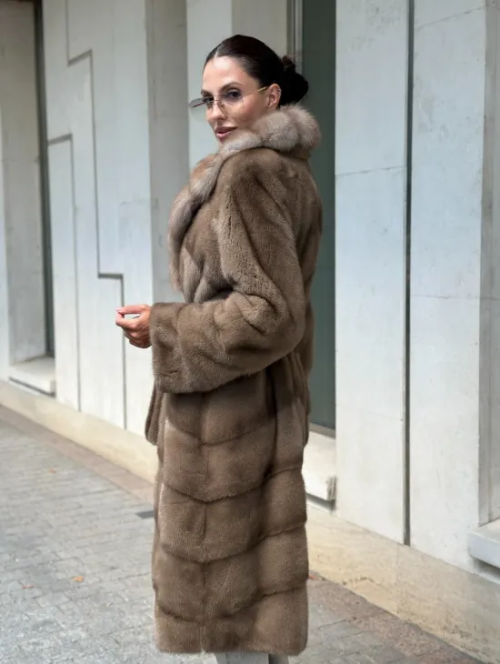 Шуба норковая с воротником из меха куницы в цвете пастель