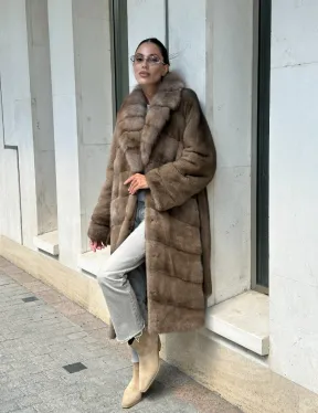 Шуба норковая с воротником из меха куницы в цвете пастель