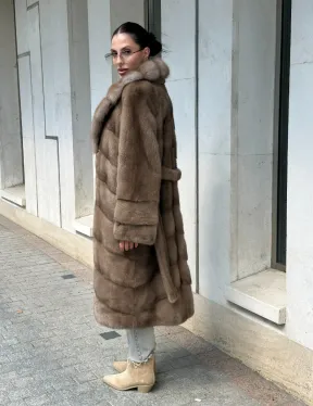 Шуба норковая с воротником из меха куницы в цвете пастель