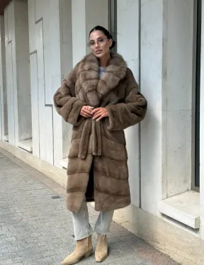 Шуба норковая с воротником из меха куницы в цвете пастель