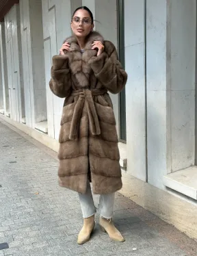 Шуба норковая с воротником из меха куницы в цвете пастель