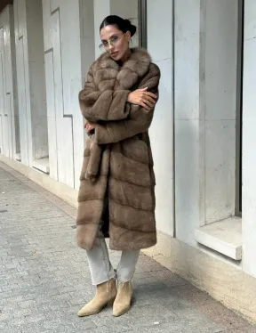 Шуба норковая с воротником из меха куницы в цвете пастель