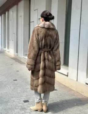 Шуба норковая с воротником из меха куницы в цвете пастель